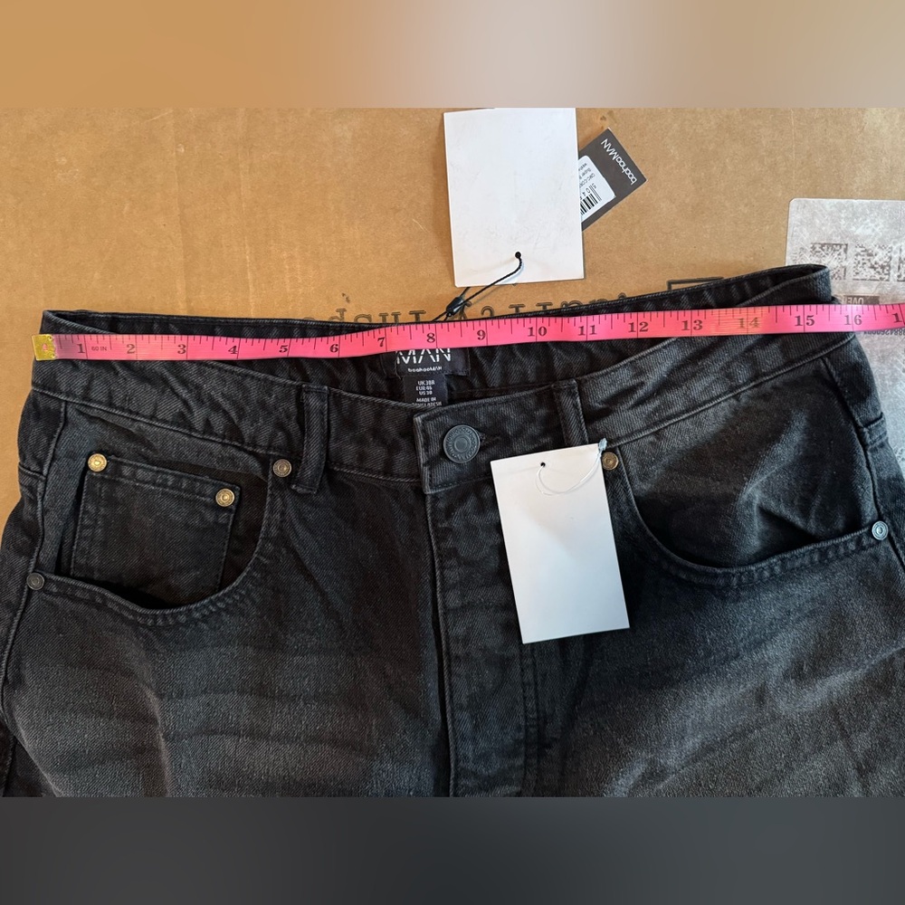 BoohooMAN Super Baggy Rigid Washed Jeans in washed black - Picture 8 of 13